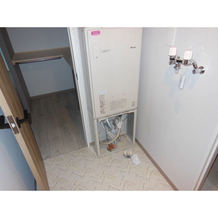 物件内観写真10　(洗濯機置場)