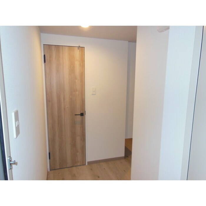 物件内観写真13　(玄関)