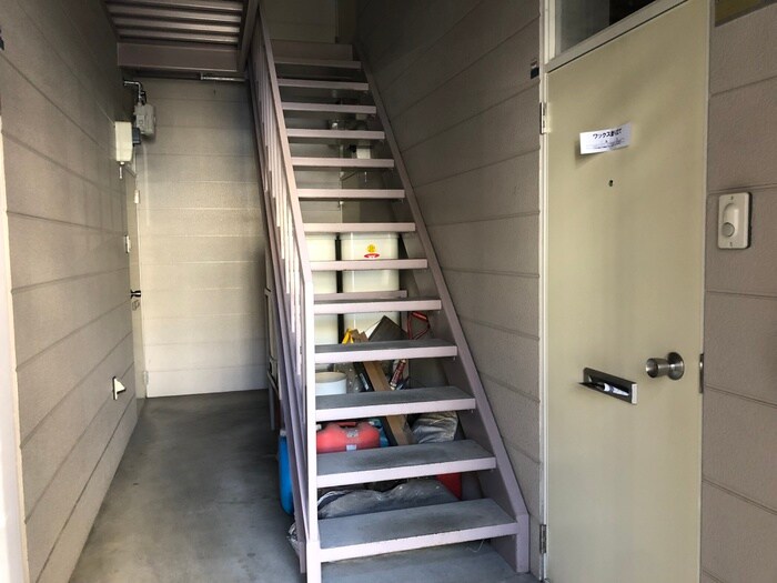 物件外観写真4　(エントランス部分)