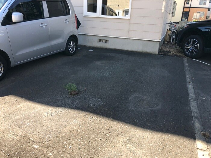 物件外観写真5　(駐車場)