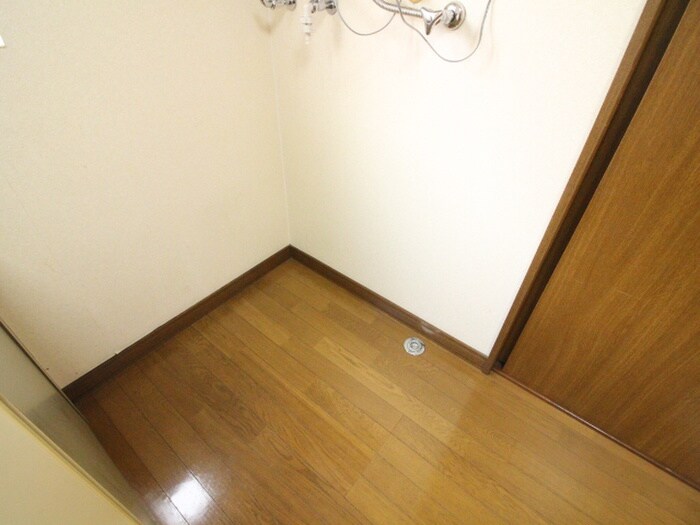 物件内観写真17　(洗濯機置場)