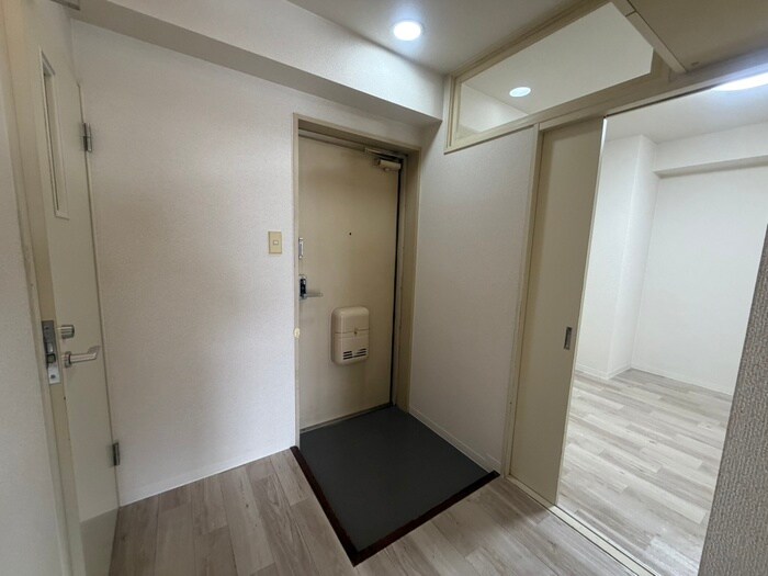 物件内観写真18　(玄関)