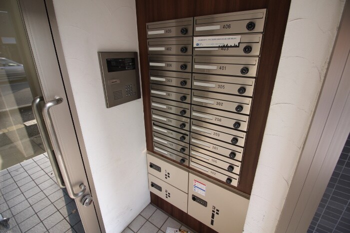 物件外観写真4　(エントランス部分)