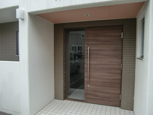 物件外観写真2　(エントランス部分)