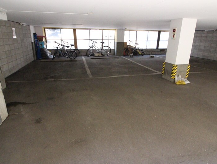 物件外観写真6　(駐車場)