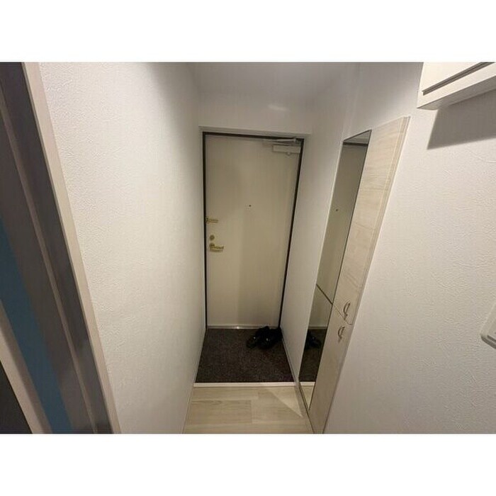物件内観写真13　(玄関)