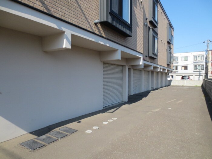 物件外観写真3　(駐車場)