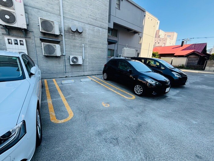 物件外観写真5　(駐車場)