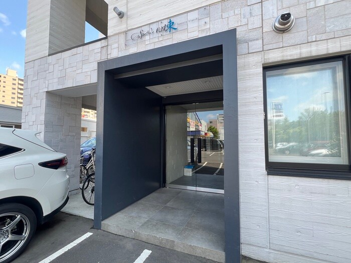 物件外観写真3　(エントランス部分)