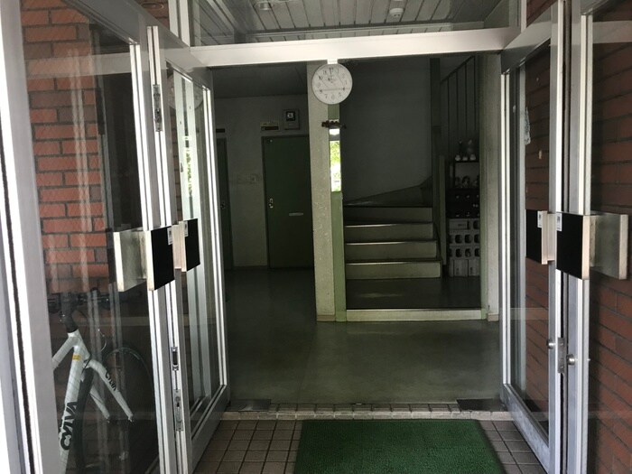 物件外観写真4　(エントランス部分)