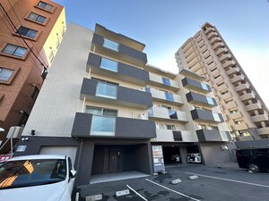 ピオネロ伏見外観写真
