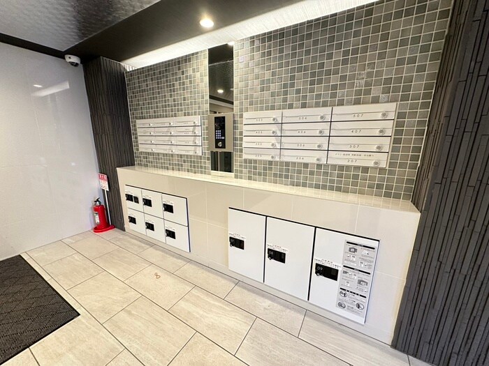 物件外観写真5　(エントランス部分)