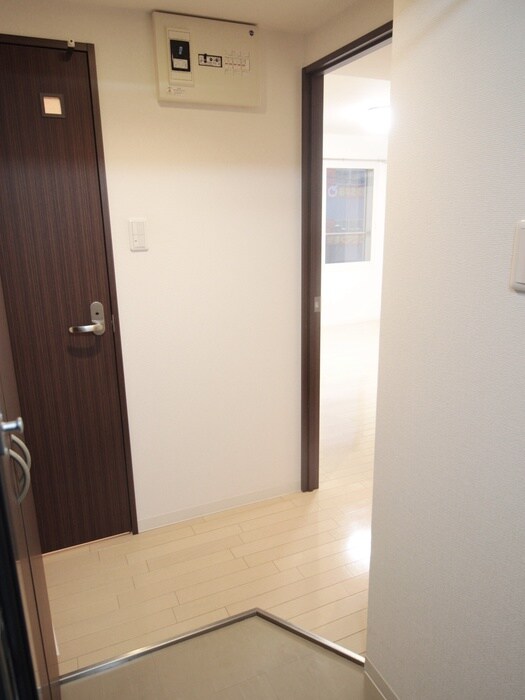 物件内観写真16　(玄関)
