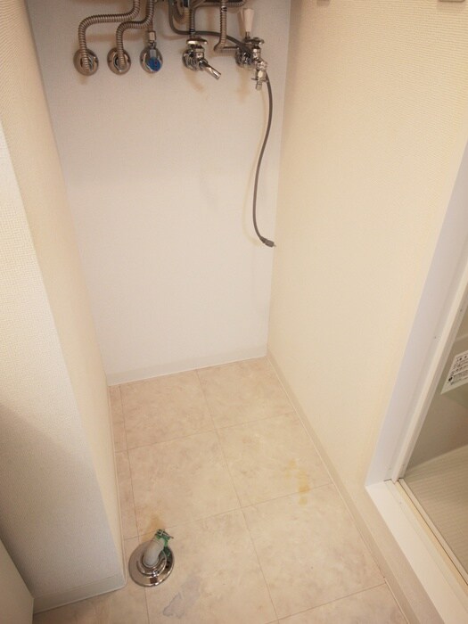 物件内観写真18　(洗濯機置場)