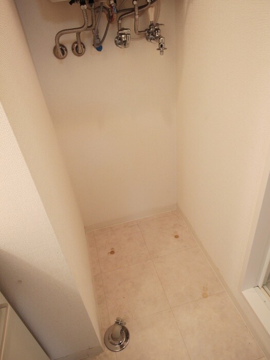 物件内観写真18　(洗濯機置場)