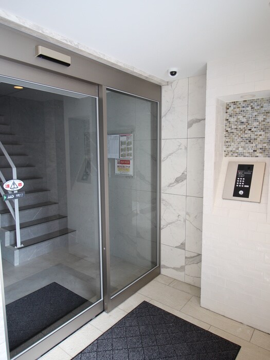 物件外観写真5　(エントランス部分)