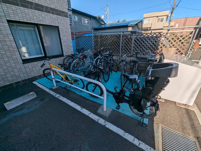 物件外観写真4　(駐輪場)