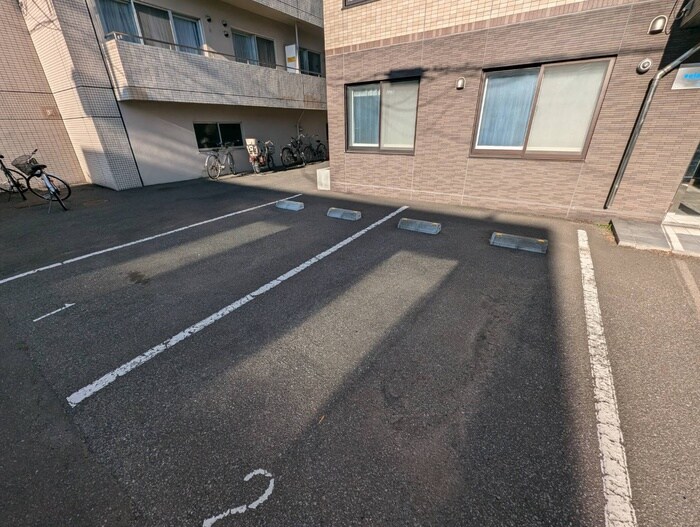 物件外観写真5　(駐車場)