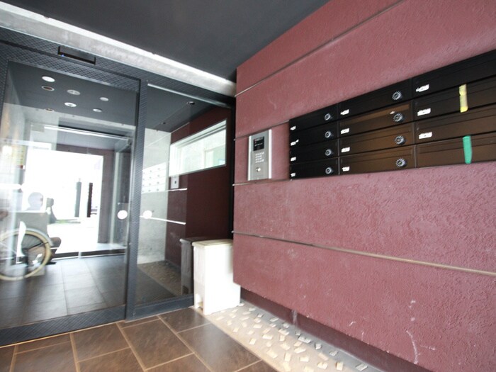 物件外観写真4　(エントランス部分)