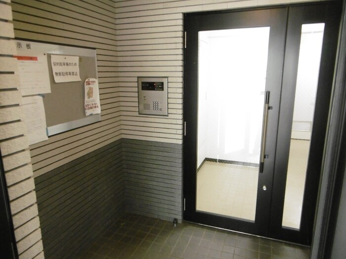 物件外観写真5　(エントランス部分)
