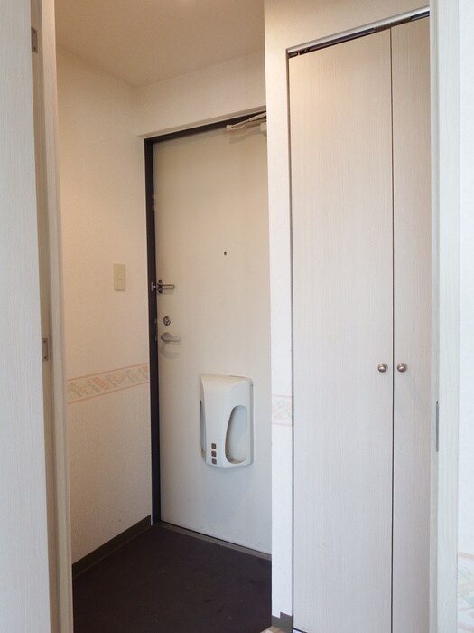 物件内観写真16　(玄関)