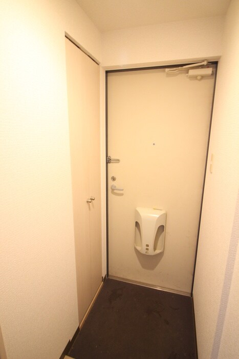 物件内観写真16　(玄関)