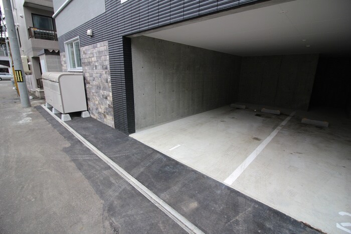 物件外観写真6　(駐車場)