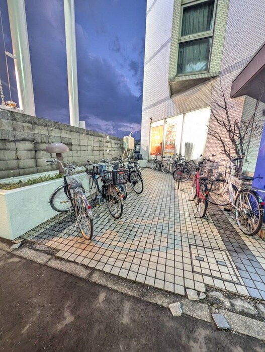 物件外観写真5　(駐輪場)