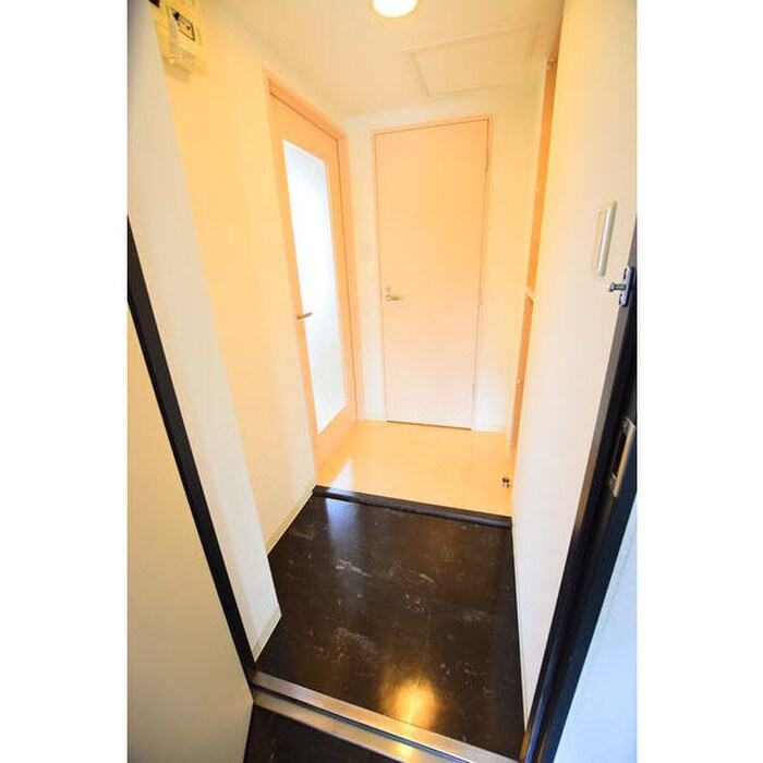 物件内観写真13　(玄関)