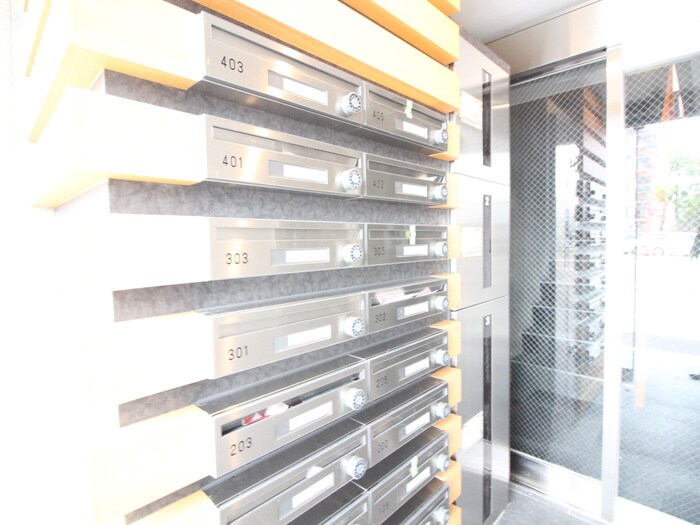 物件外観写真5　(エントランス部分)