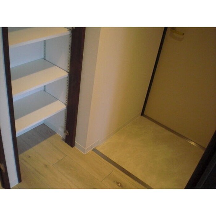 物件内観写真10　(玄関)