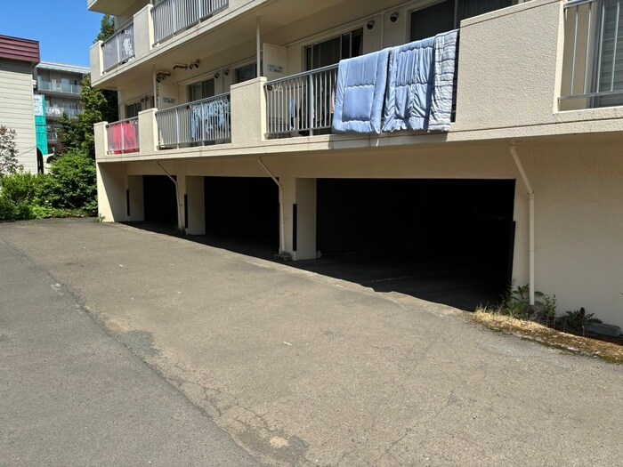 物件外観写真3　(駐車場)