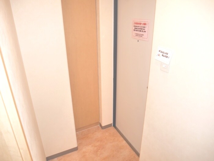 物件内観写真18　(玄関)