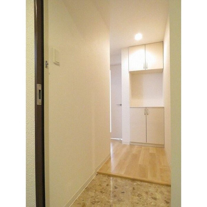 物件内観写真2　(玄関)