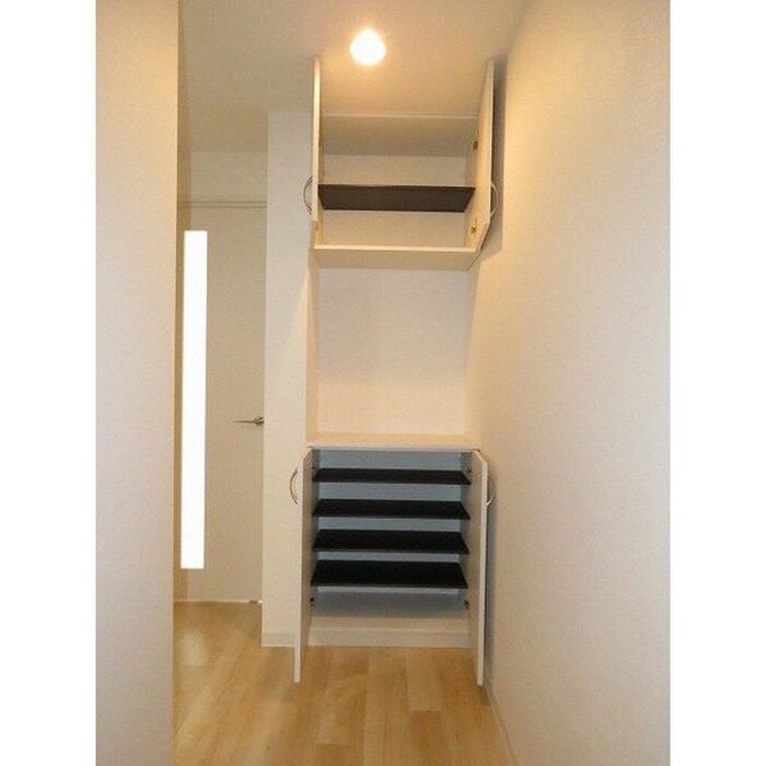 物件内観写真3　(収納)