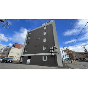 阿部　亮財団ビル外観写真