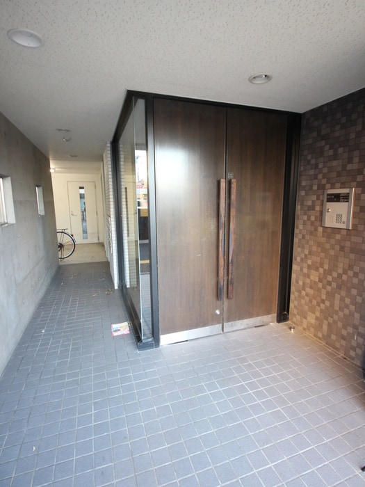 物件外観写真3　(エントランス部分)