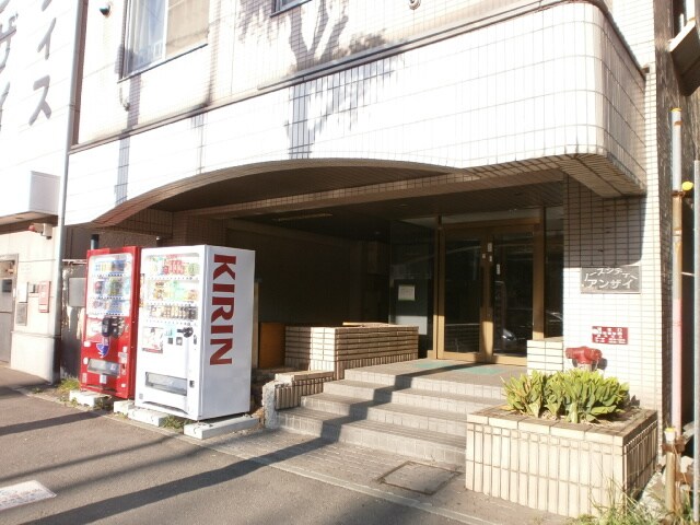 物件外観写真4　(エントランス部分)