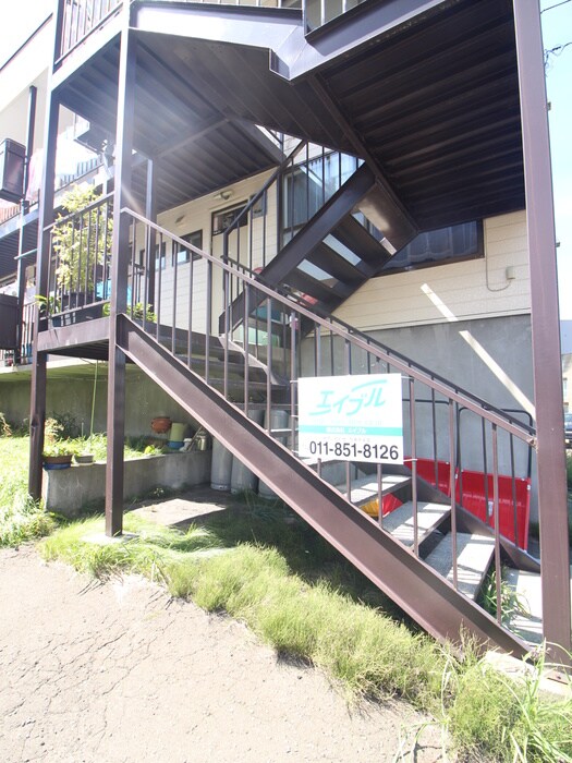 物件外観写真3　(エントランス部分)