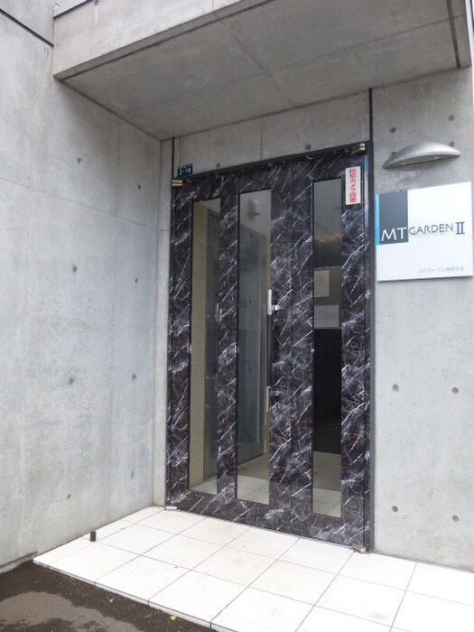 物件外観写真3　(エントランス部分)