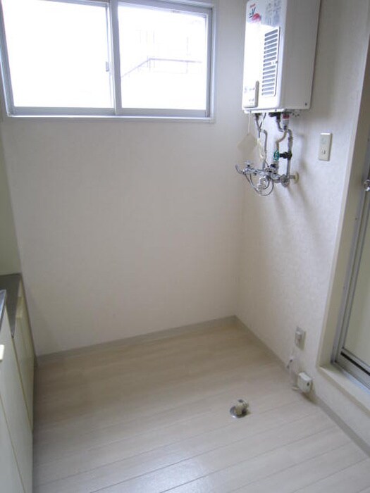 物件内観写真9　(洗濯機置場)