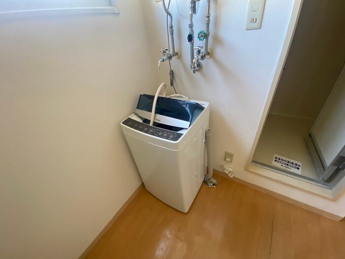物件内観写真12　(洗濯機置場)