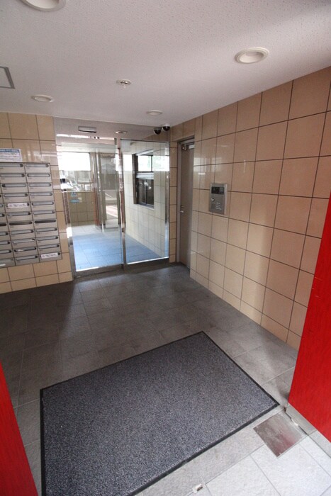 物件外観写真4　(エントランス部分)