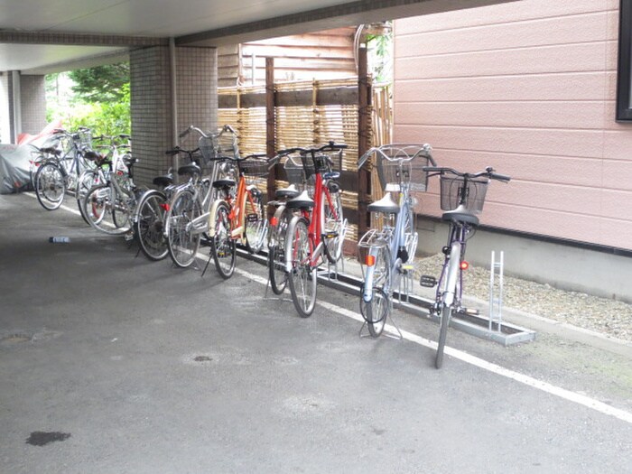 物件外観写真3　(駐輪場)