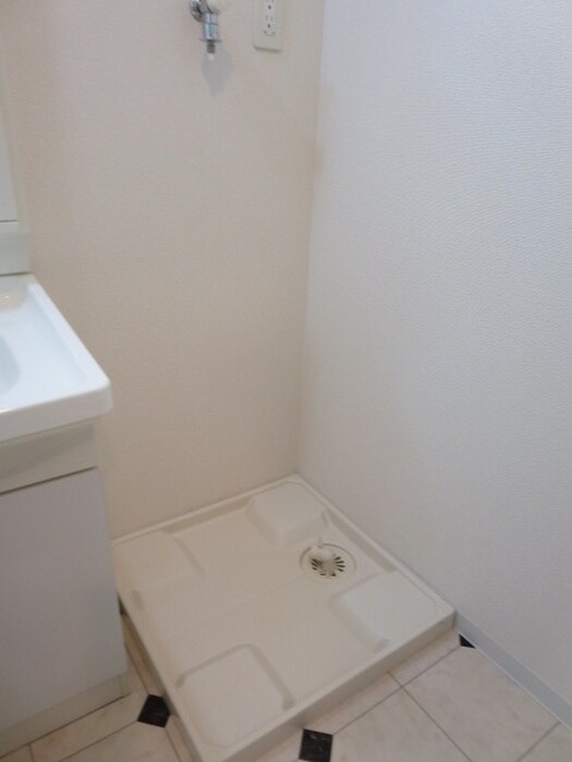 物件内観写真15　(洗濯機置場)