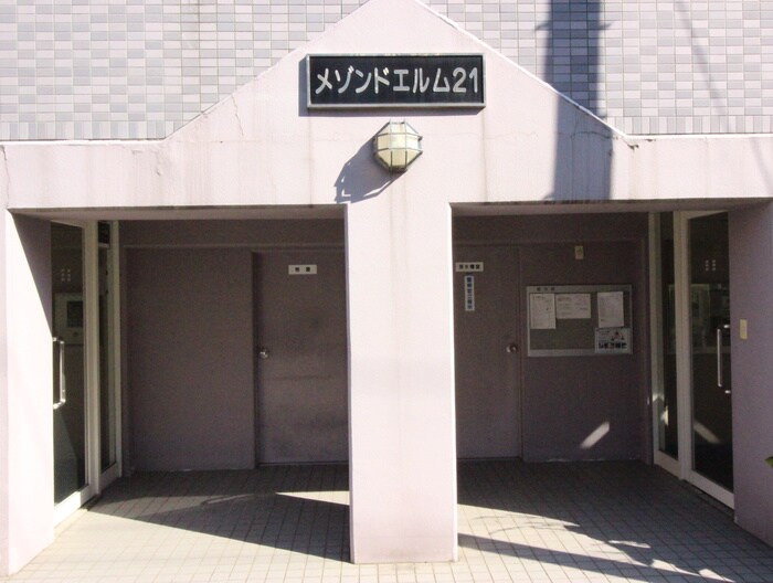 物件外観写真4　(エントランス部分)