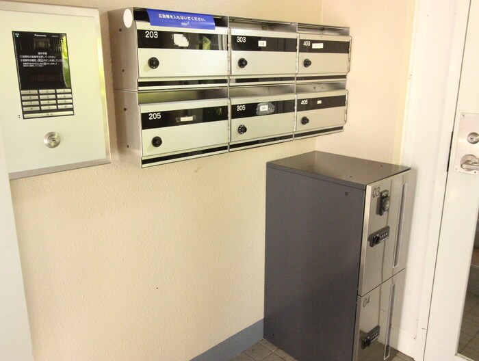 物件外観写真5　(エントランス部分)