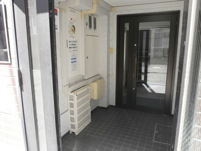 物件外観写真4　(エントランス部分)