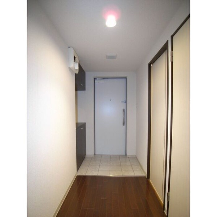 物件内観写真16　(玄関)