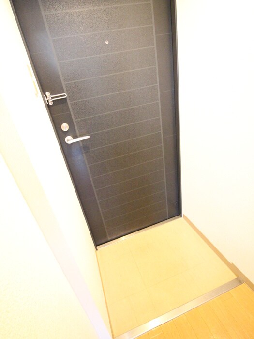 物件内観写真16　(玄関)